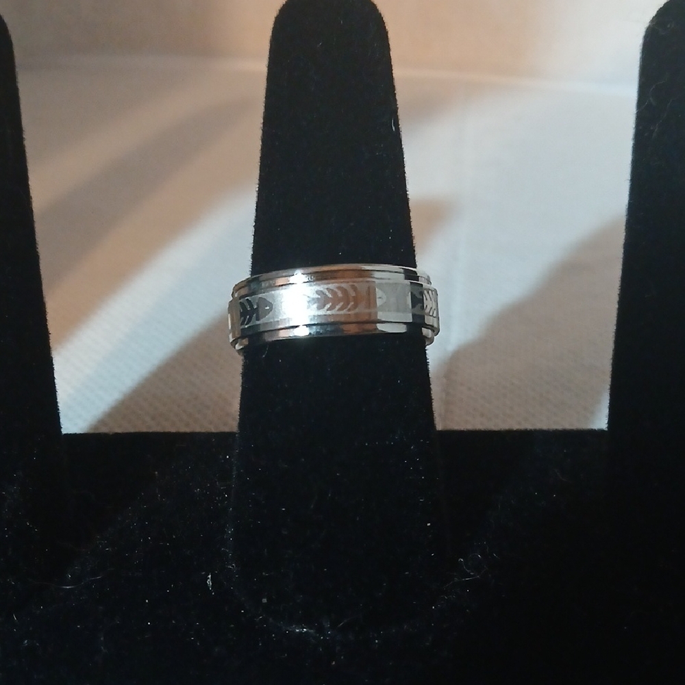 Spinner Ring Silver with fishbone design